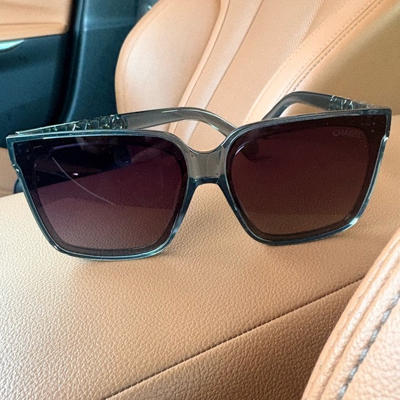 CHANEL Black and Gold Sunglasses - Picture 3 of 12